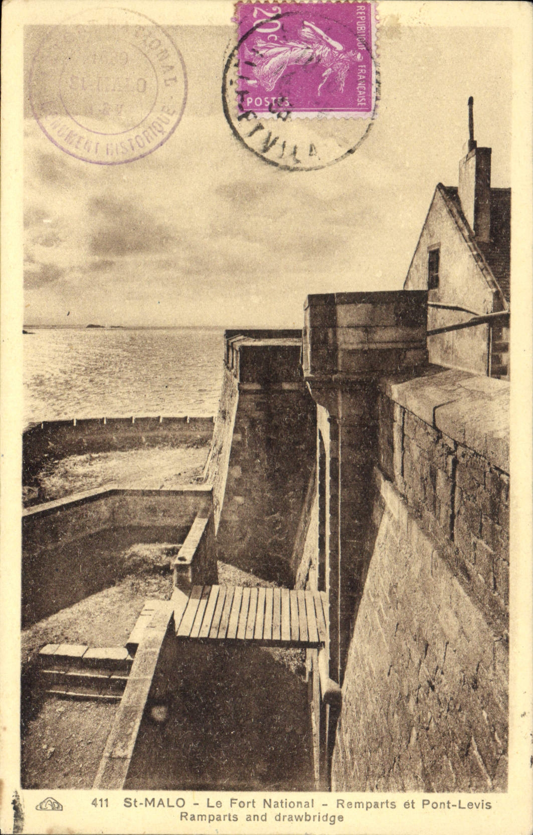 CPA Saint Malo Le Fort National Remparts et Pont Levis