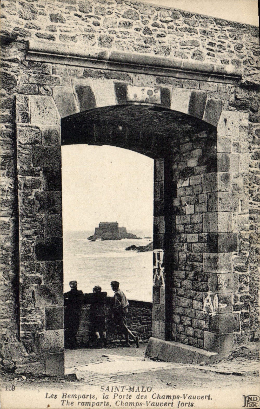 CPA Saint Malo Les Remparts La Porte des Champs Vauvert