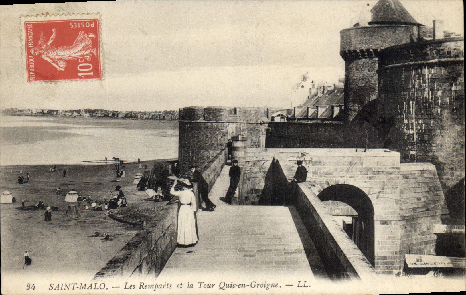 CPA Saint Malo Les Remparts et la Tour Quic en Groigne