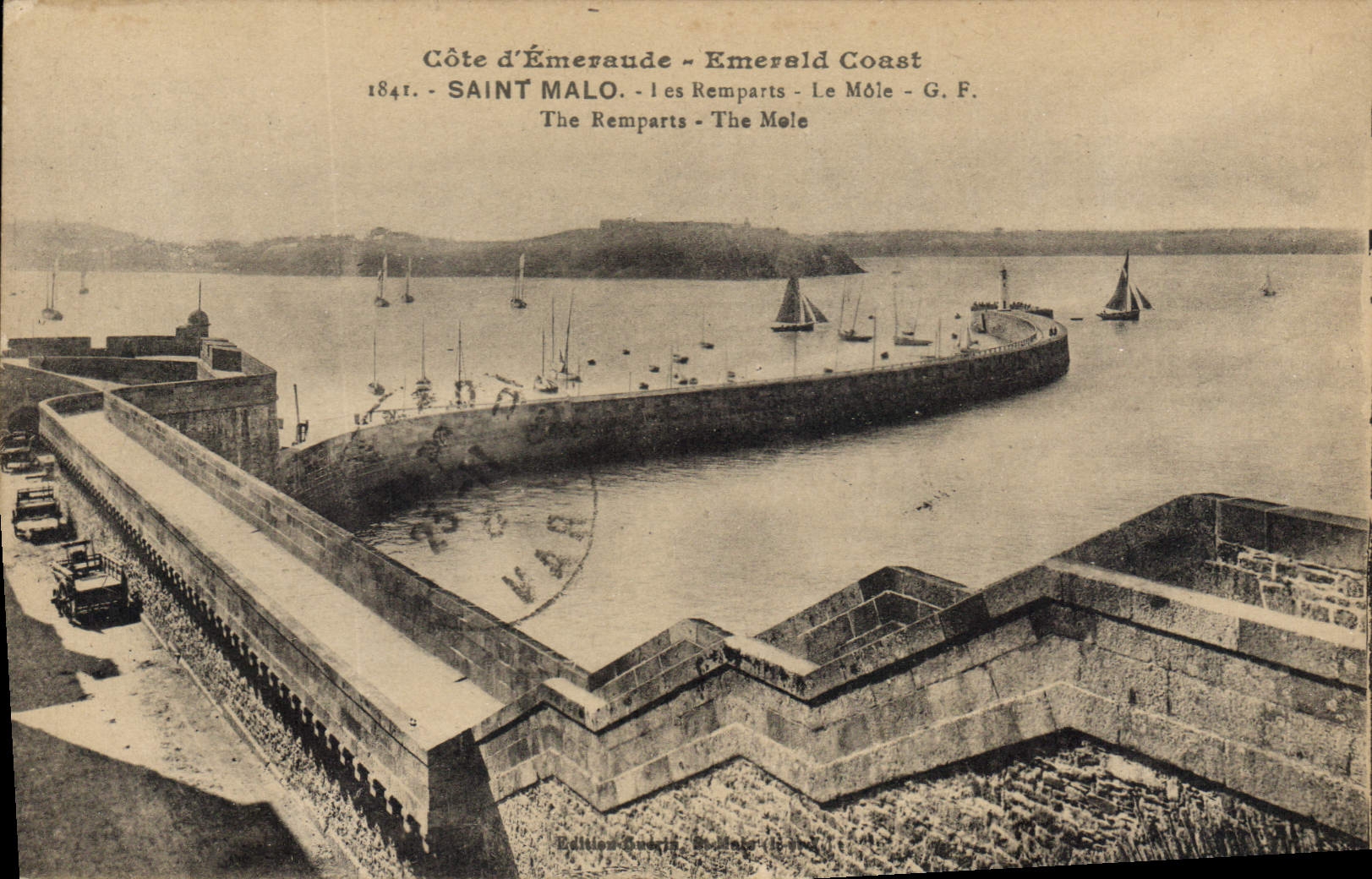 CPA Saint Malo Cote d'Emeraude Emereld Coast Les Remparts Le Mote