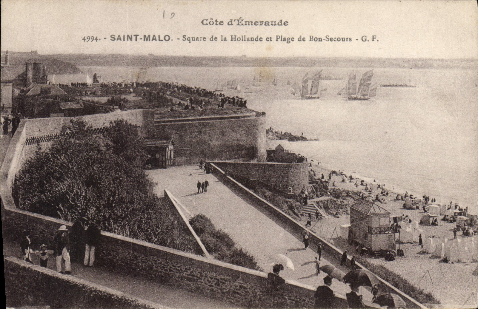 CPA Saint Malo Cote d'Emeraude Square de la Hollande et Plage de Bon Secours