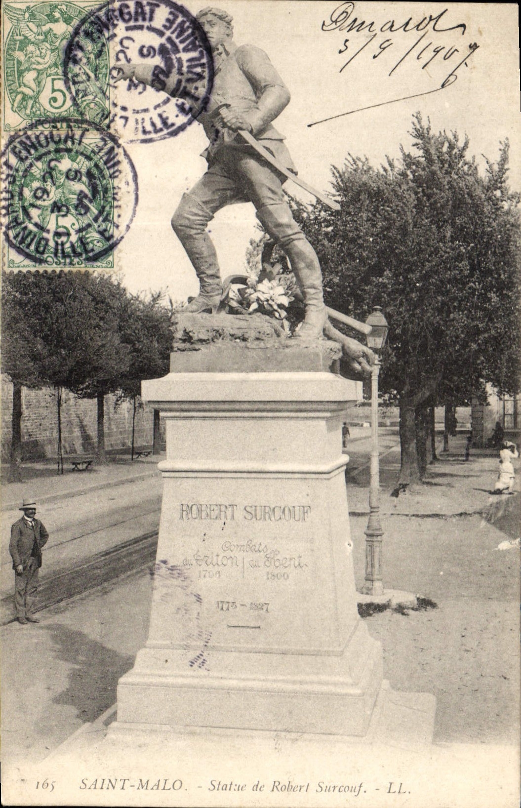 CPA Saint Malo Statue de Robert Surcouf