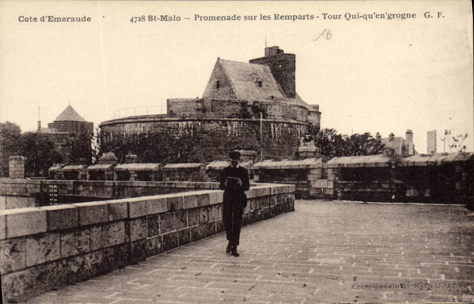 CPA Saint Malo Cote d'Emeraude Promenade sur les Remparts Tour qui qu'en grogne