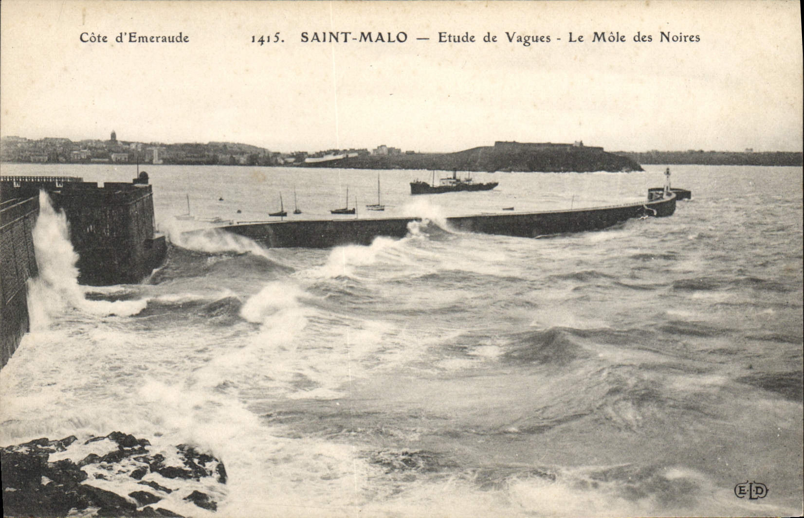 CPA Saint Malo Cote d'Emeraude Etude de Vagues Le Mole des Noires