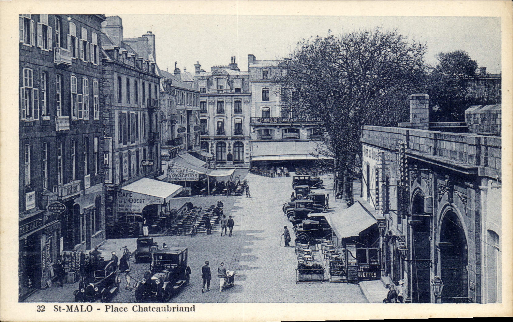 CPA Saint Malo Place Chateaubriand