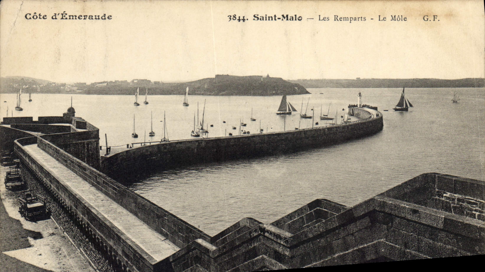 CPA Saint Malo Les Remparts Le Mole