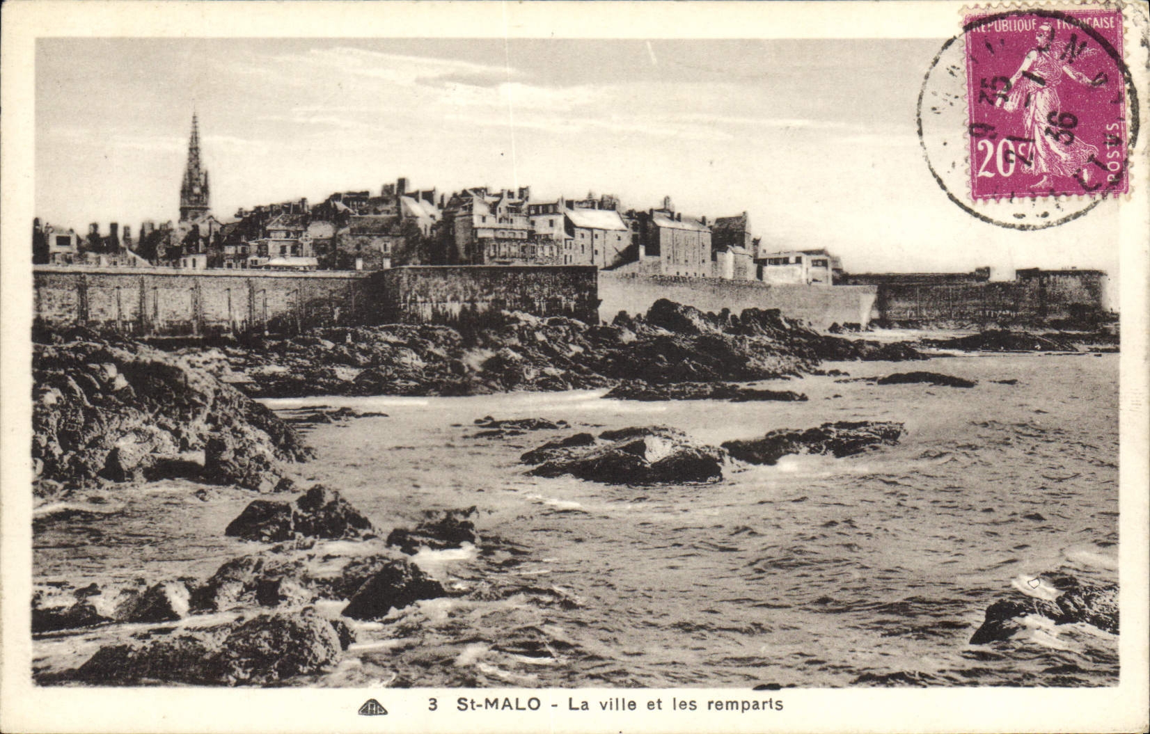 CPA Saint Malo La ville et les remparts