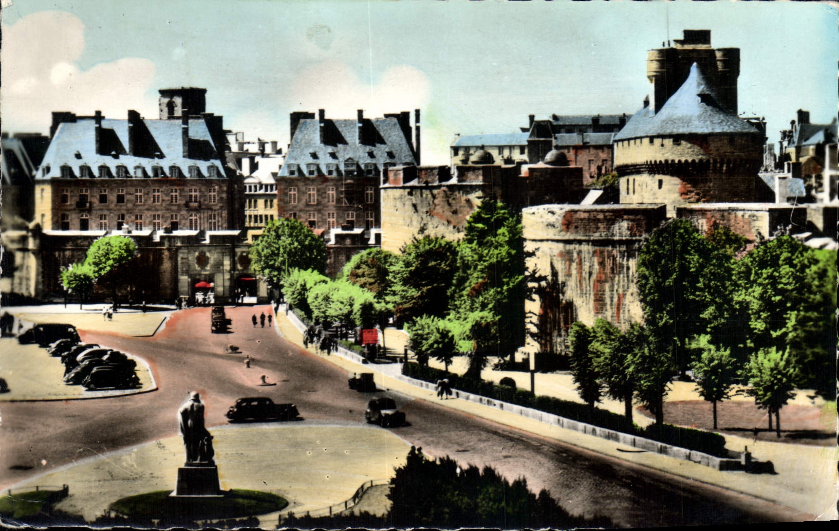 CPA Saint Malo (I et V) La porte St Vincent et le Chateau
