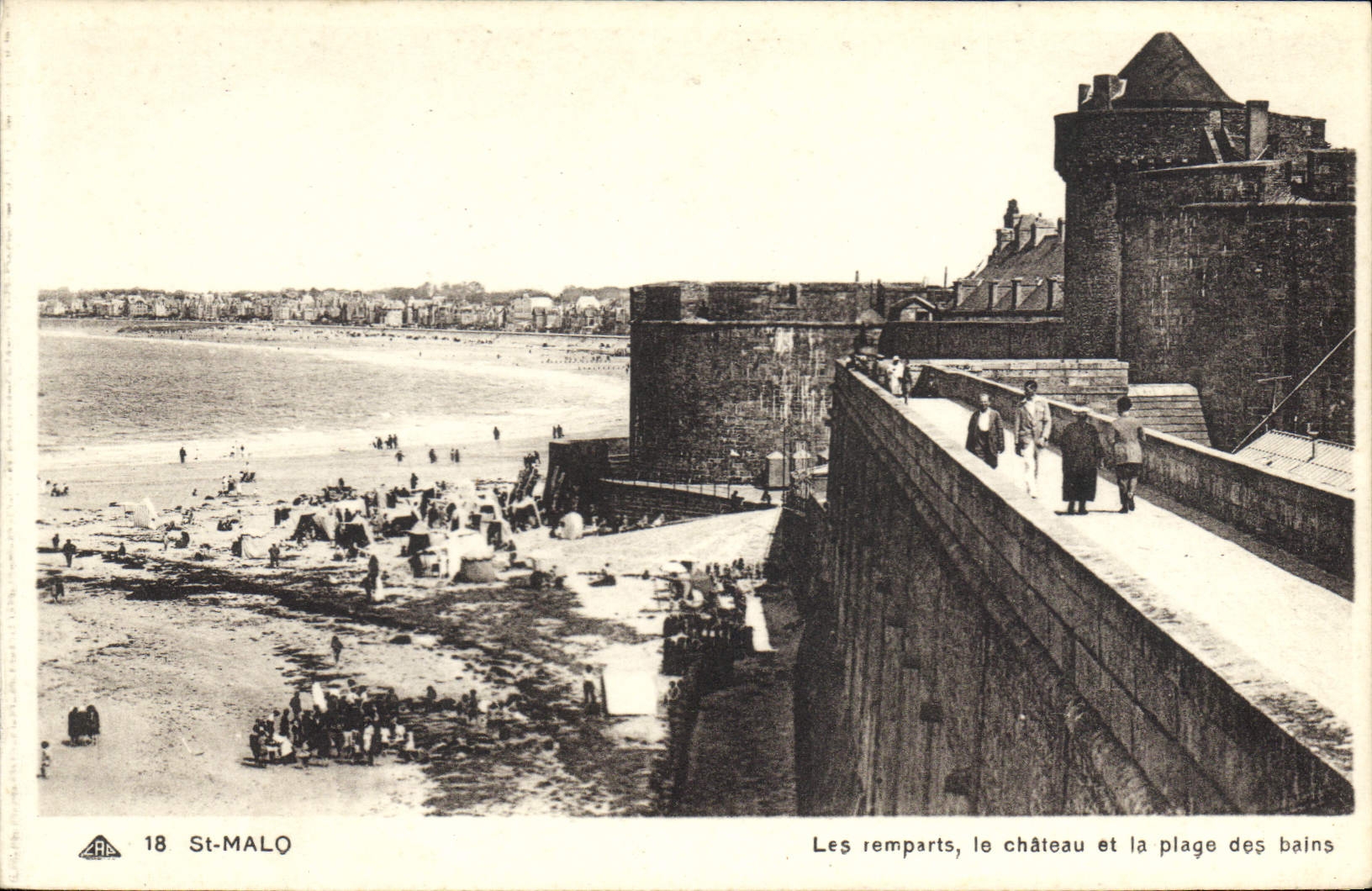 CPA St Malo les remparts le Chateau et la plage des bains
