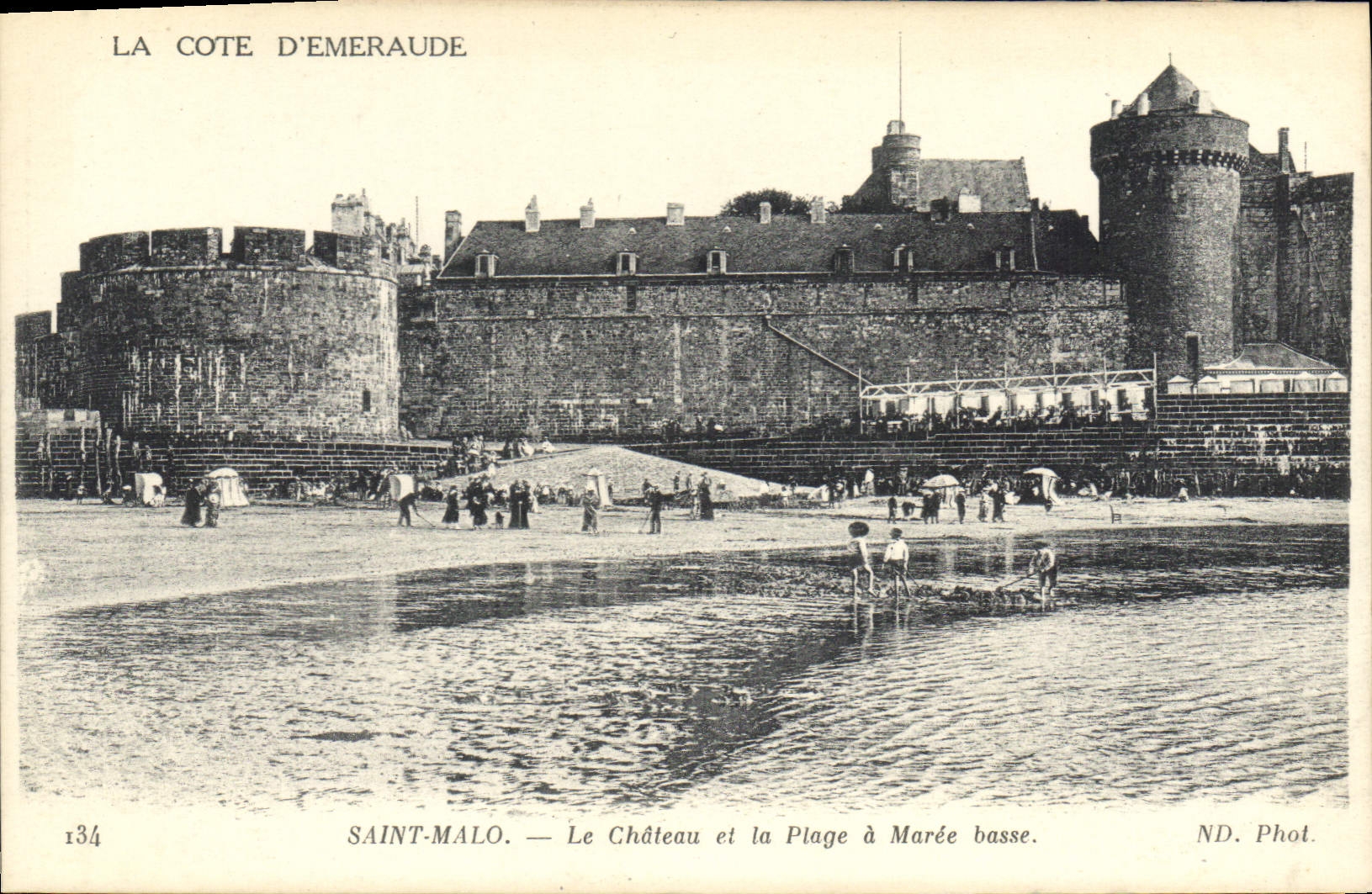 CPA St Malo Le Chateau et la Plage a Maree basse