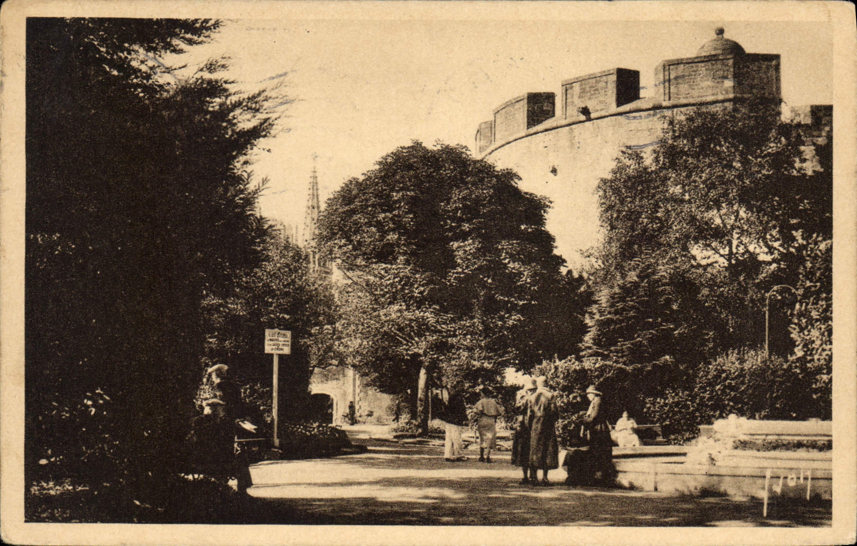 CPA St Malo (Ille et Vilaine) La tour generale et le jardin public