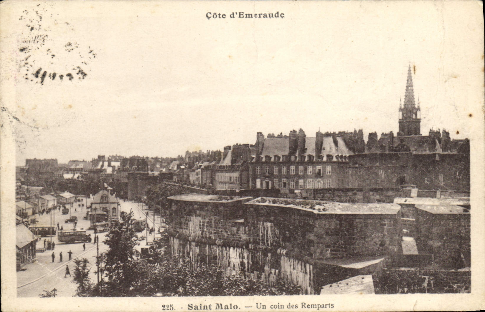 CPA St Malo Cote d'Emeraude Un coin des Remparts