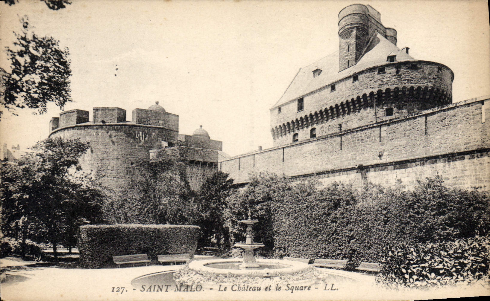 CPA St Malo Le Chateau et les Square