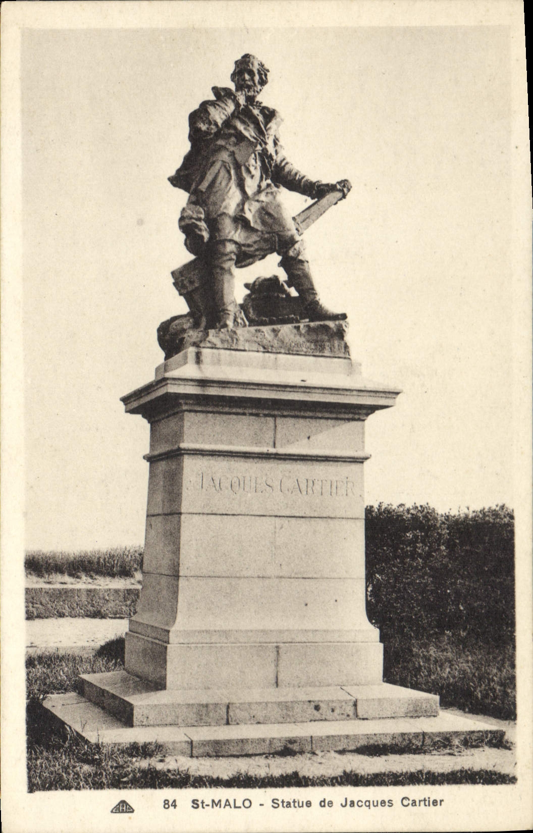 CPA St Malo Statue de Jacques Cartier