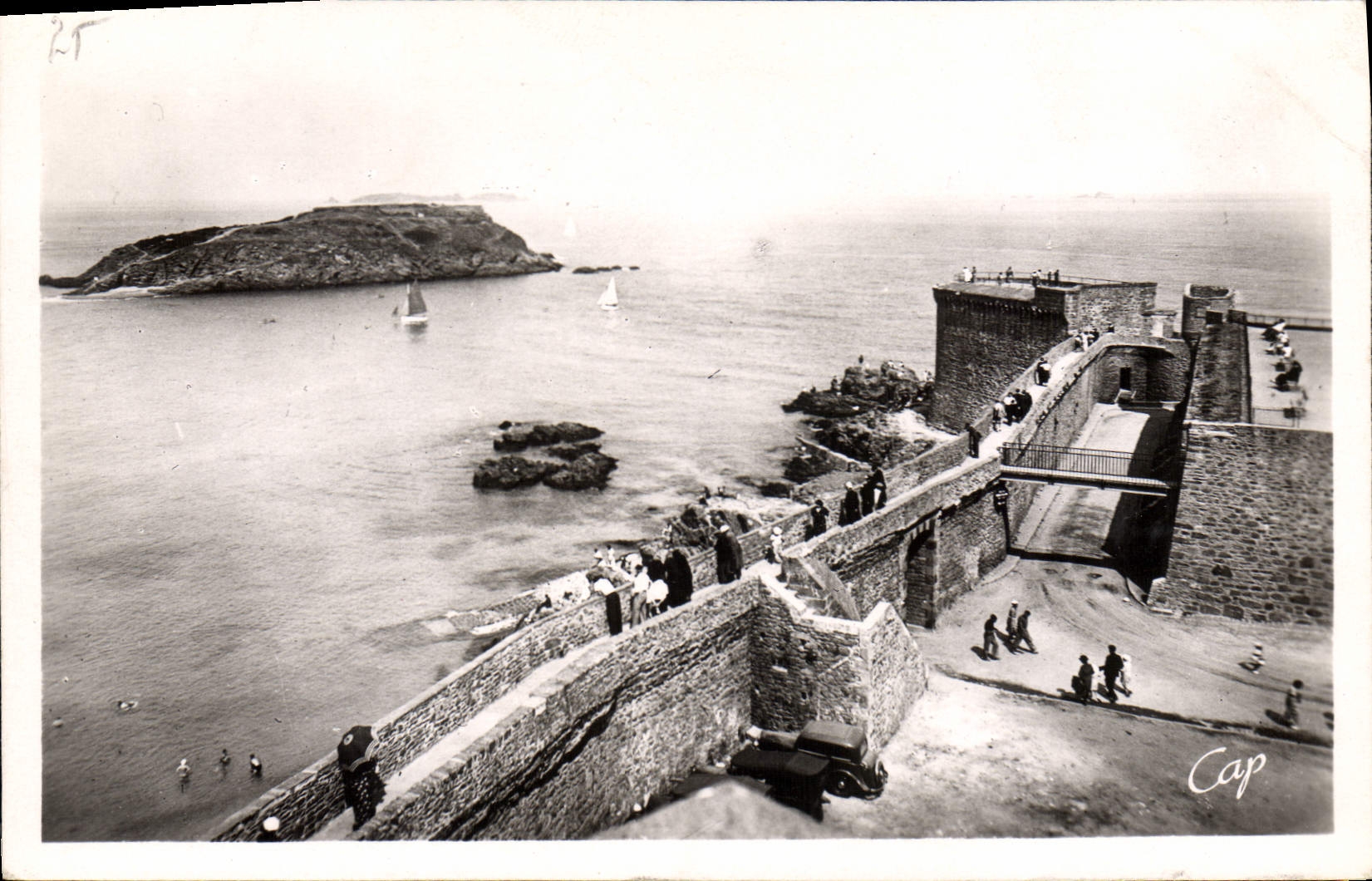 CPA St Malo Les Remparts et le grant Bey