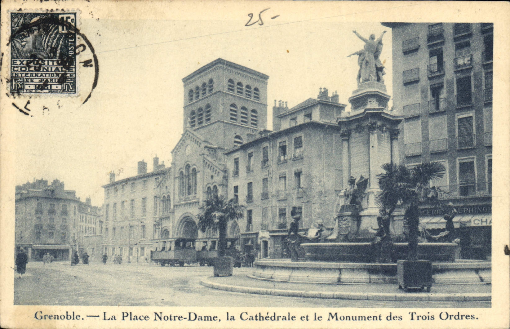 CPA Grenoble La Place Notre Dame la Cathedrale et le Monument des Trois Ordres