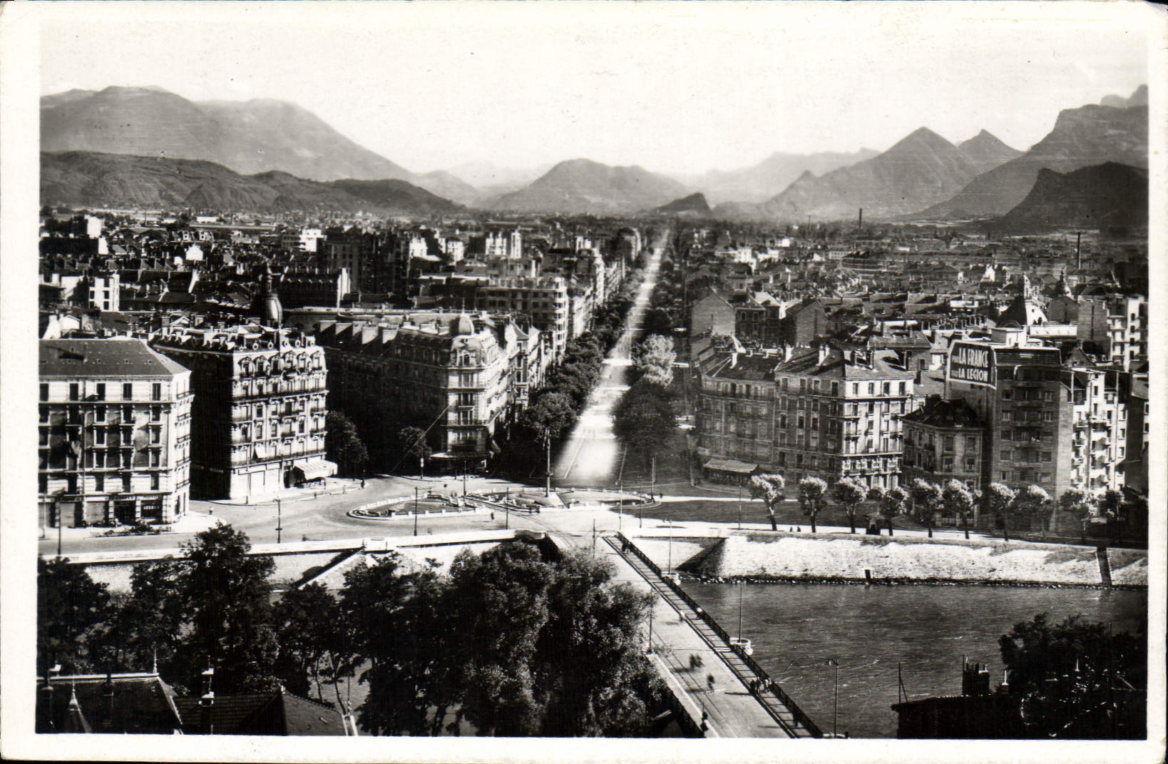 CPA Grenoble Vue generale et le Cours Jean Jaures