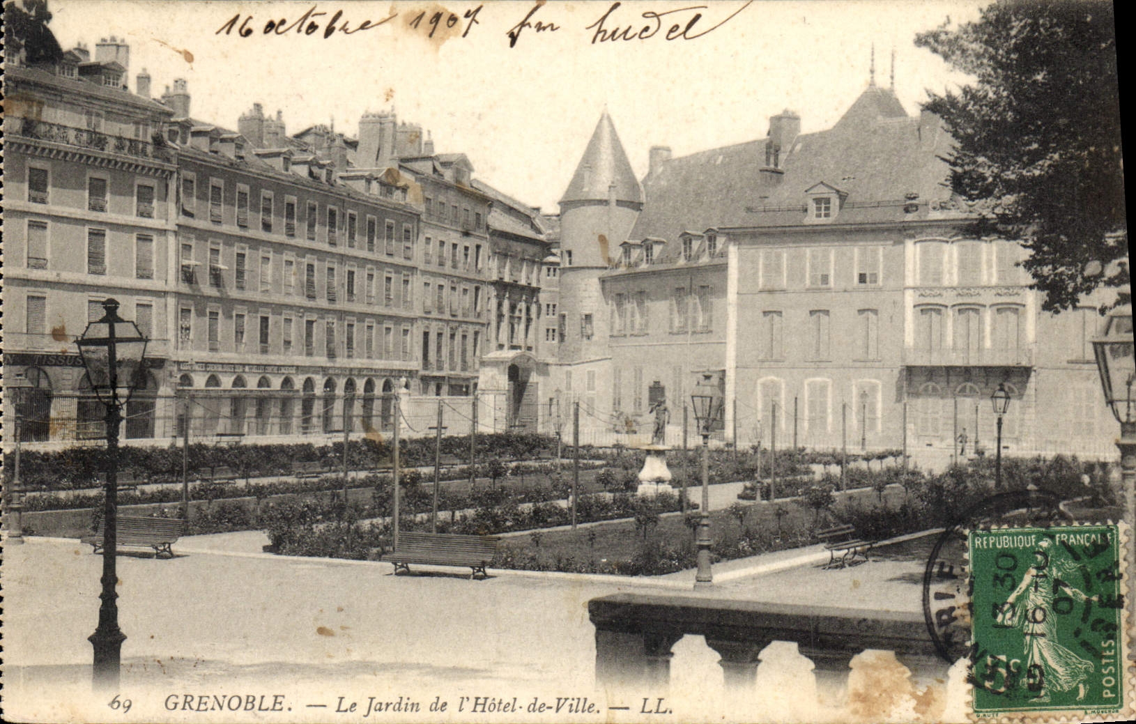 CPA Grenoble Le Jardins de l'Hotel de Ville