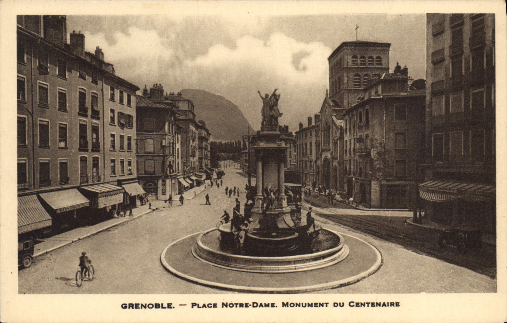CPA Grenoble Place Notre Dame Monument du Centenaire