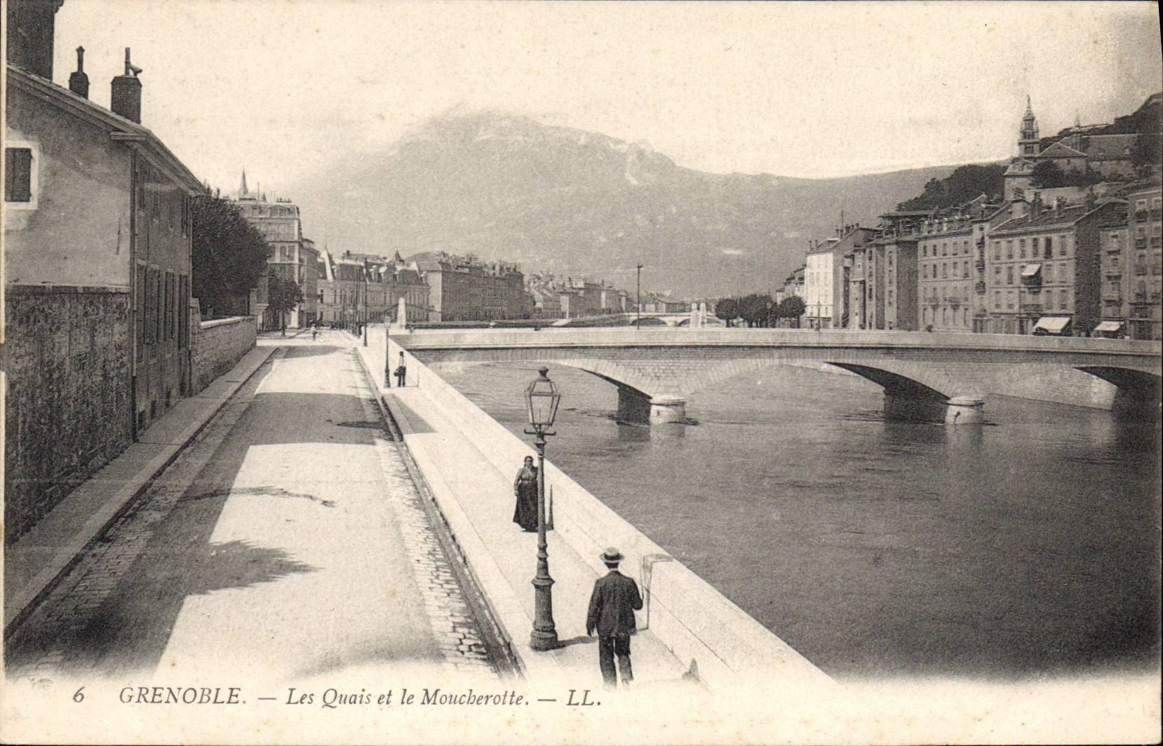 CPA Grenoble Les Quais et le Moucherotte