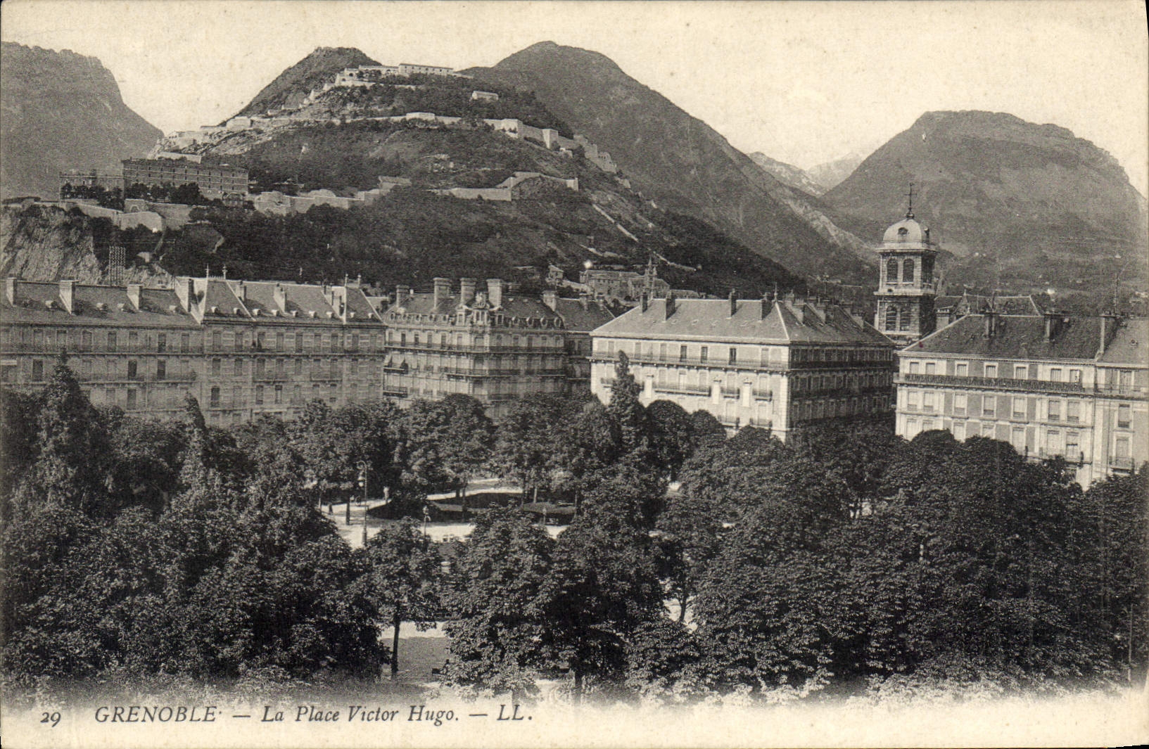 CPA Grenoble La Place Victor Hugo