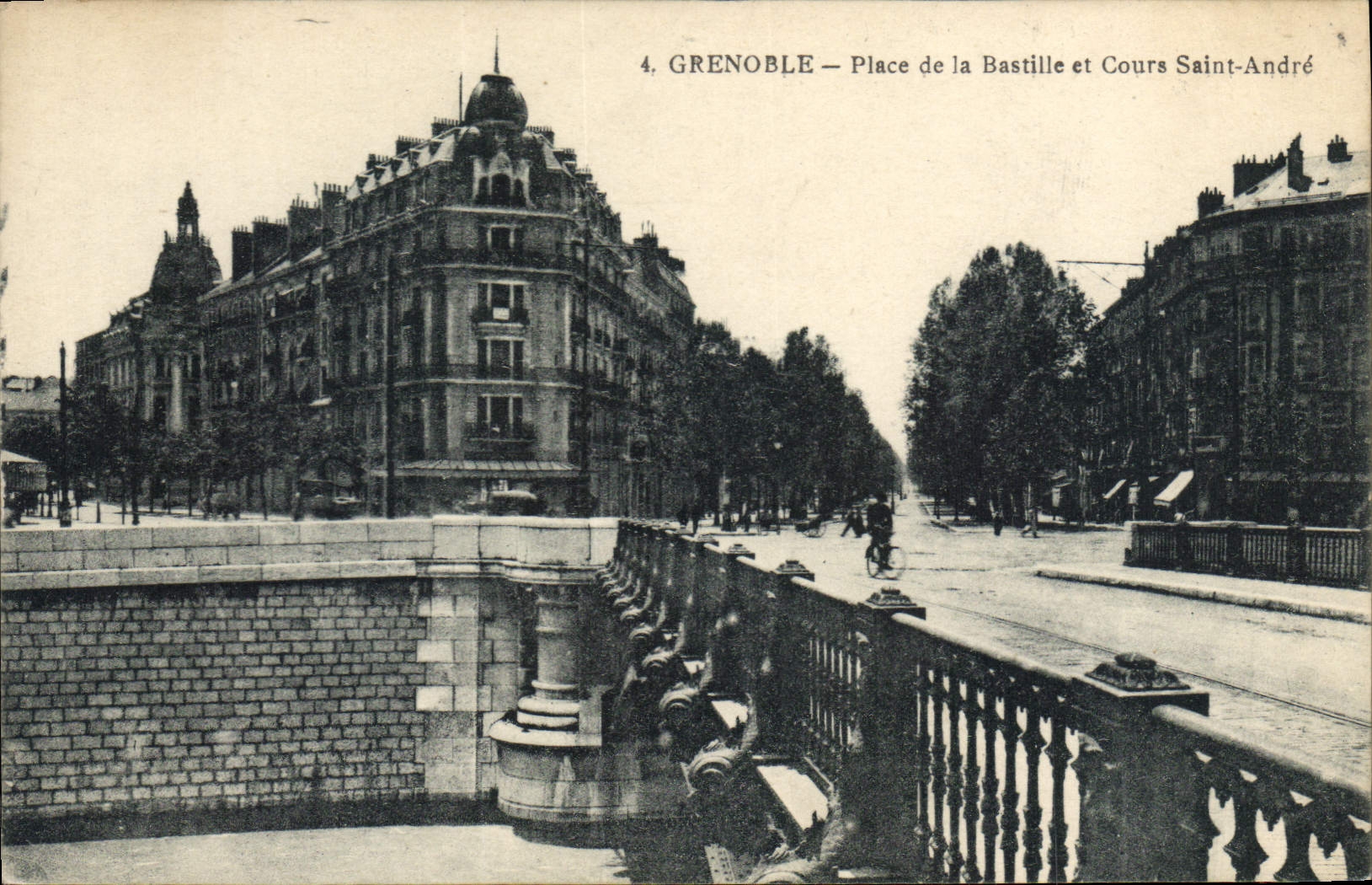 CPA Grenoble Place de la Bastille et Cours Saint Andre