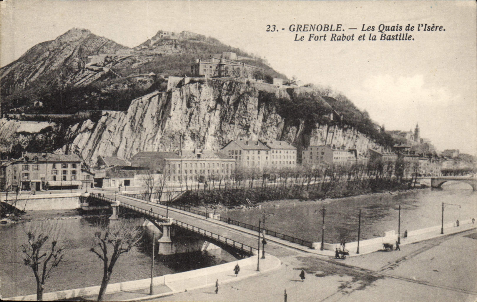 CPA Grenoble Les Quais de l'Isere Le Fort Rabot et la Bastille