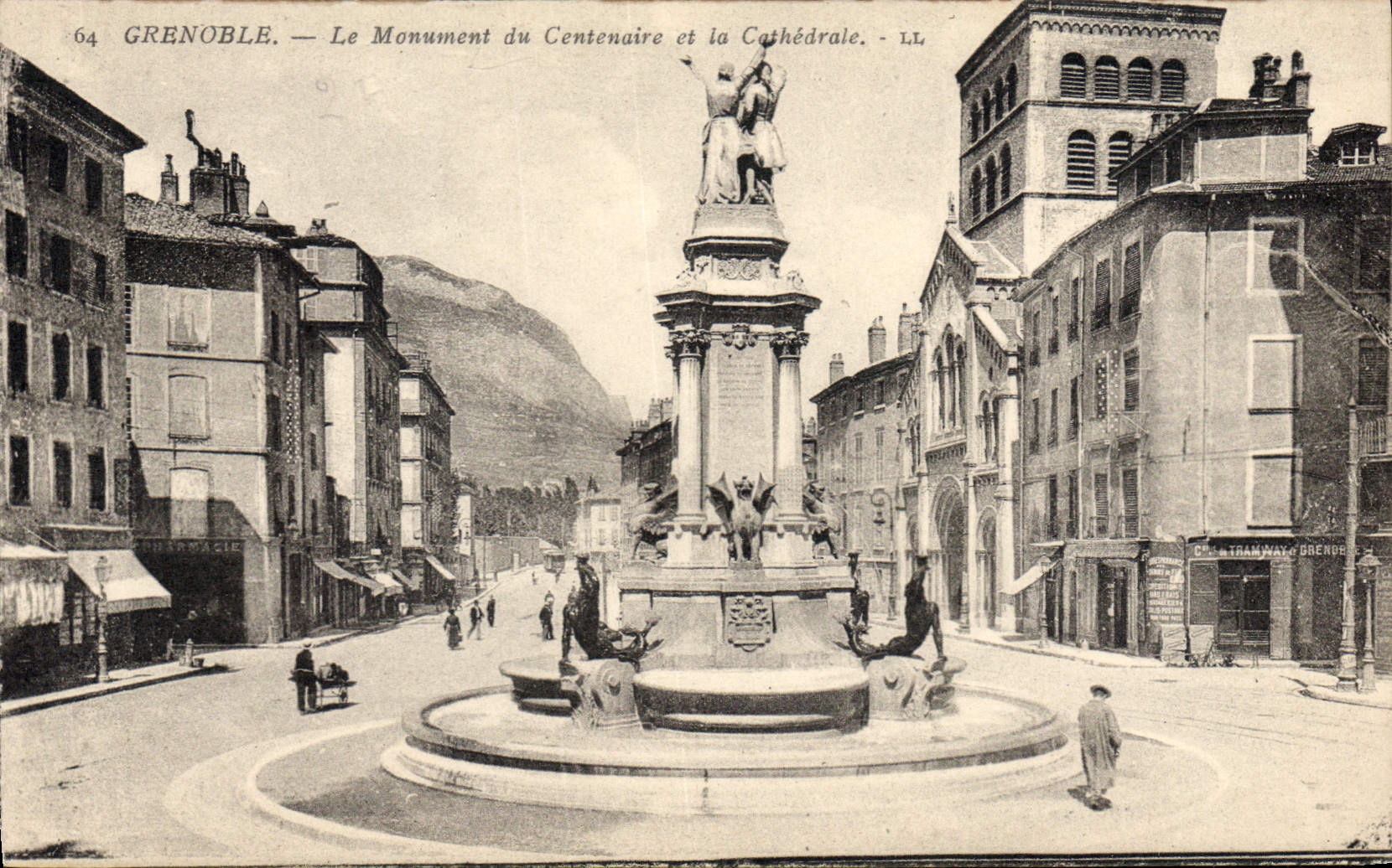 CPA GrenobleLe Monument du Centenaire et la Cathedrale