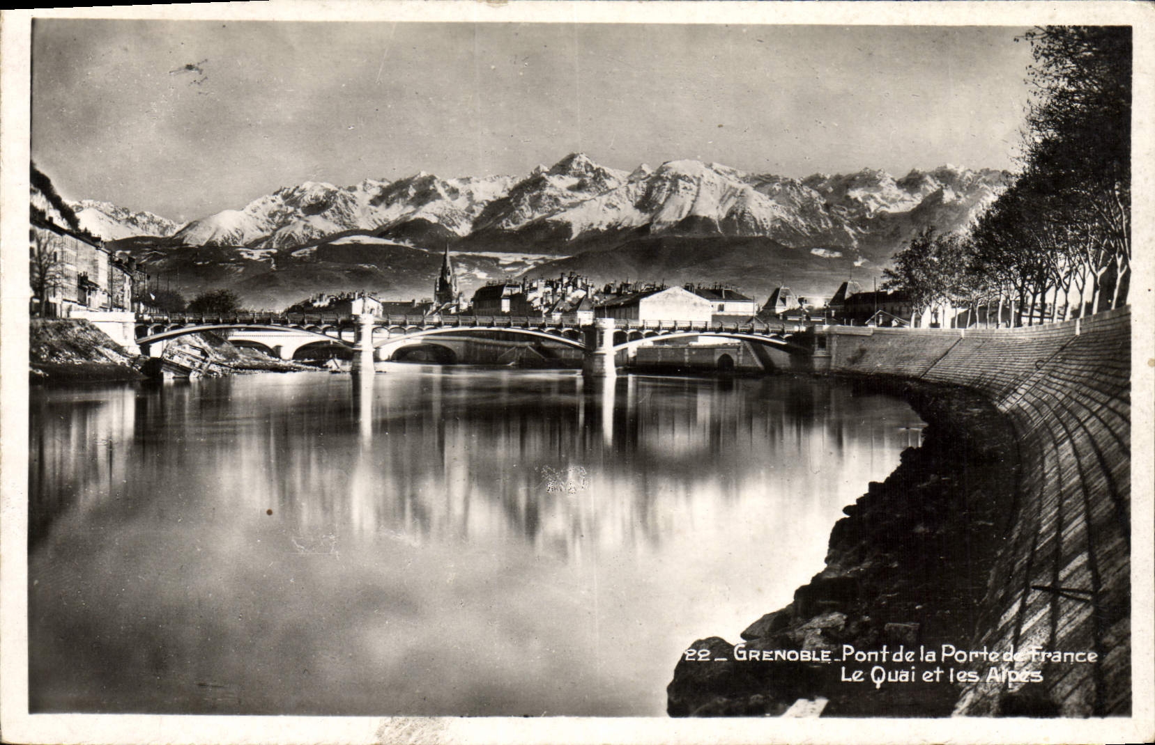 CPA Grenoble Pont de la Porte de France Le Quai et les Alpes