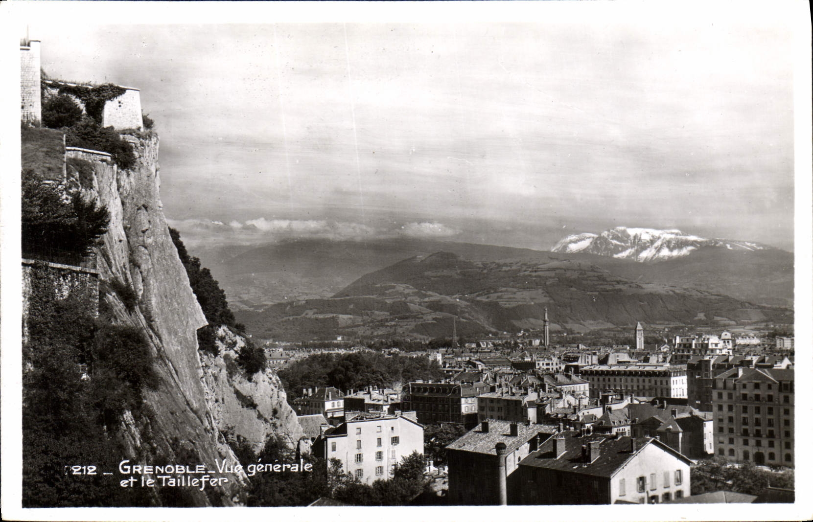 CPA Grenoble Vue generale et le Taillefer