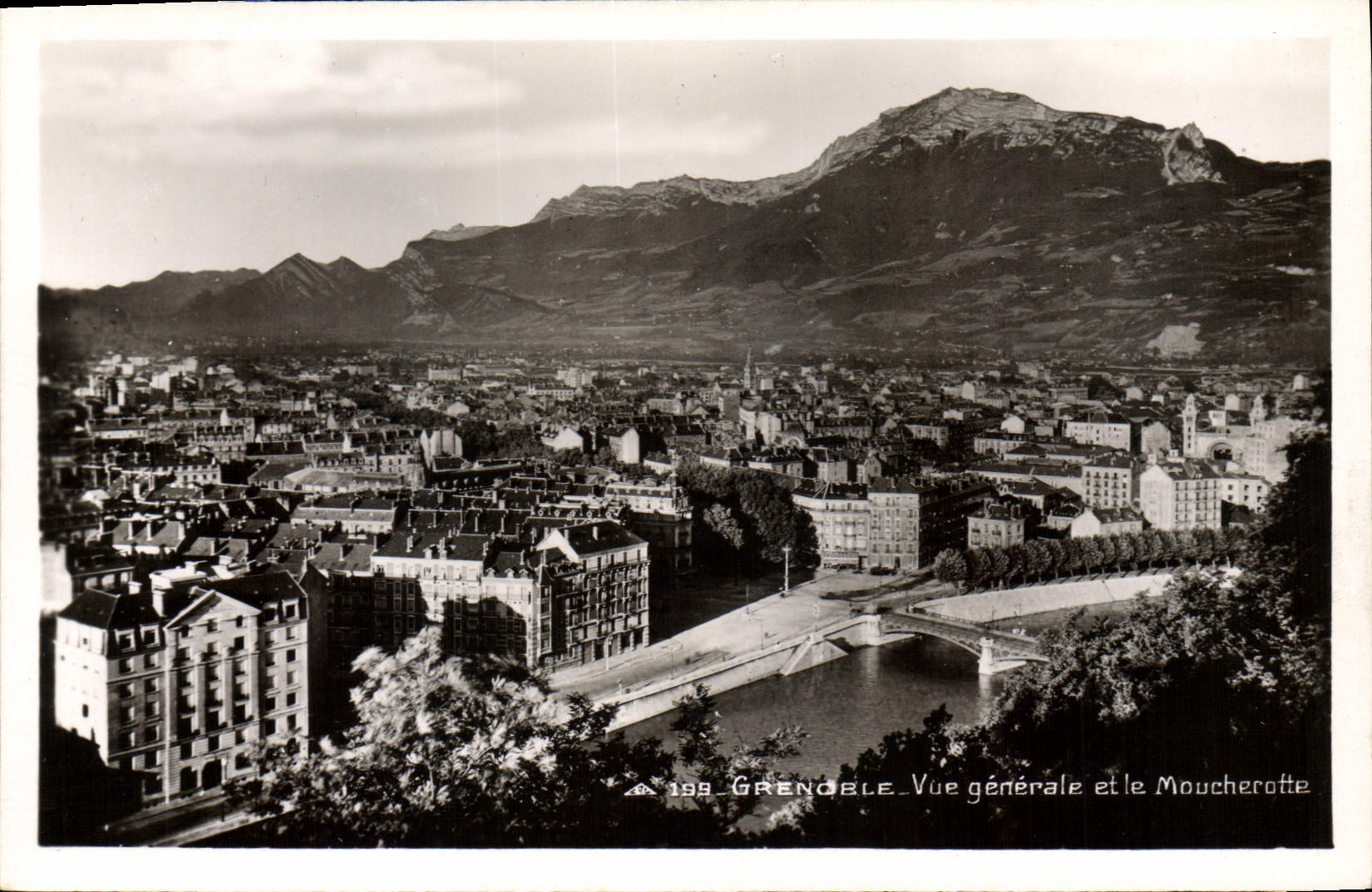 CPA Grenoble Vue generale et le Moucherotte