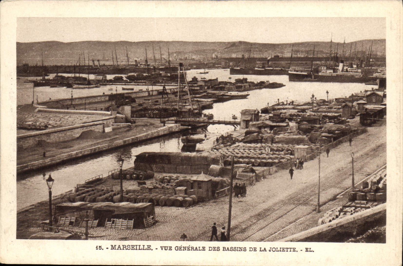 CPA Marseille Vue Generale des Bassins de la Joliette