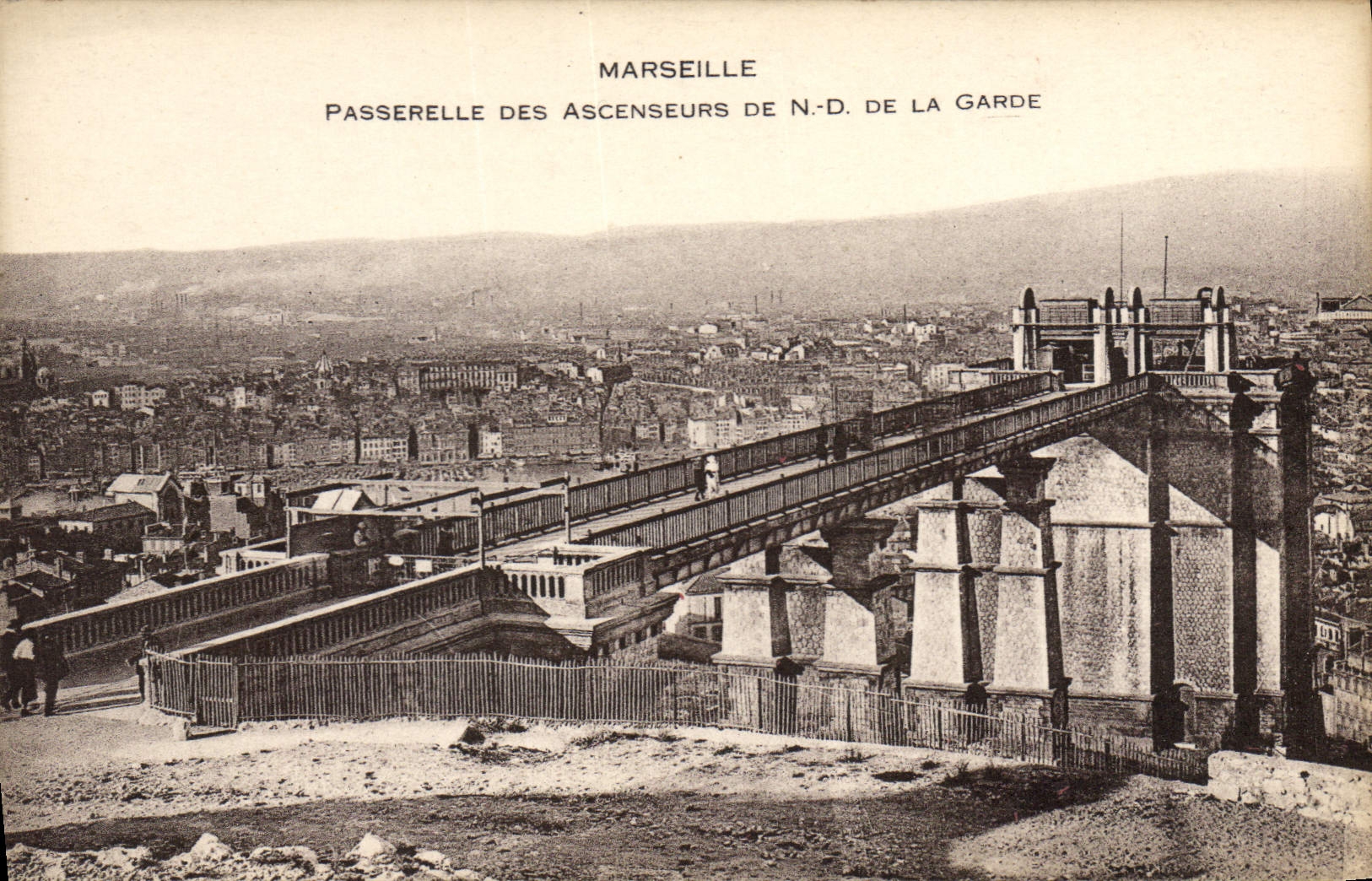 CPA Marseille Passerelle des Ascenseurs de N D de la Garde