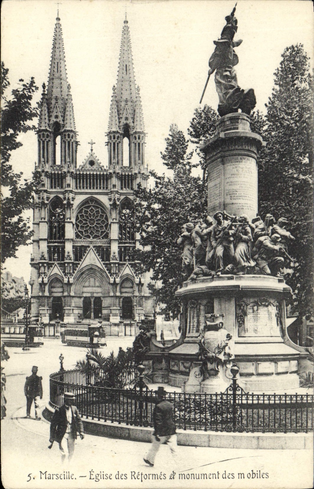 CPA Marseille Eglise des Reformes et monument des mobiles