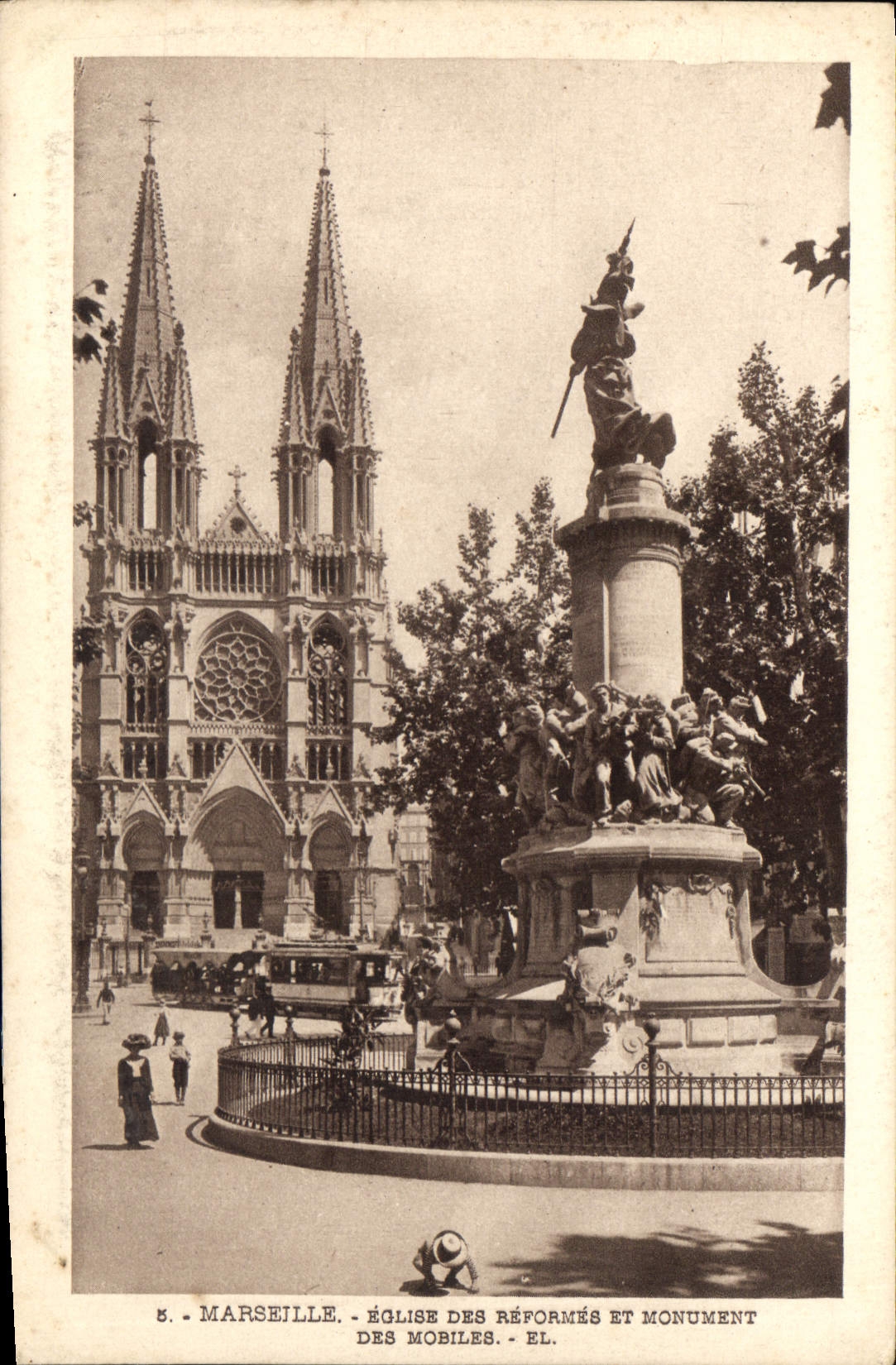 CPA Marseille Eglise des Reformes et Monument des Mobiles