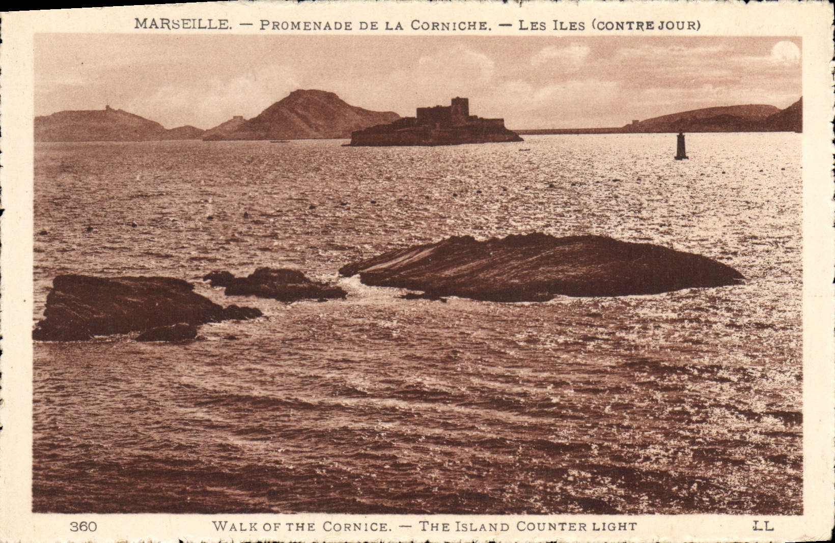 CPA Marseille Promenade de la Corniche Les iles (contre jours)