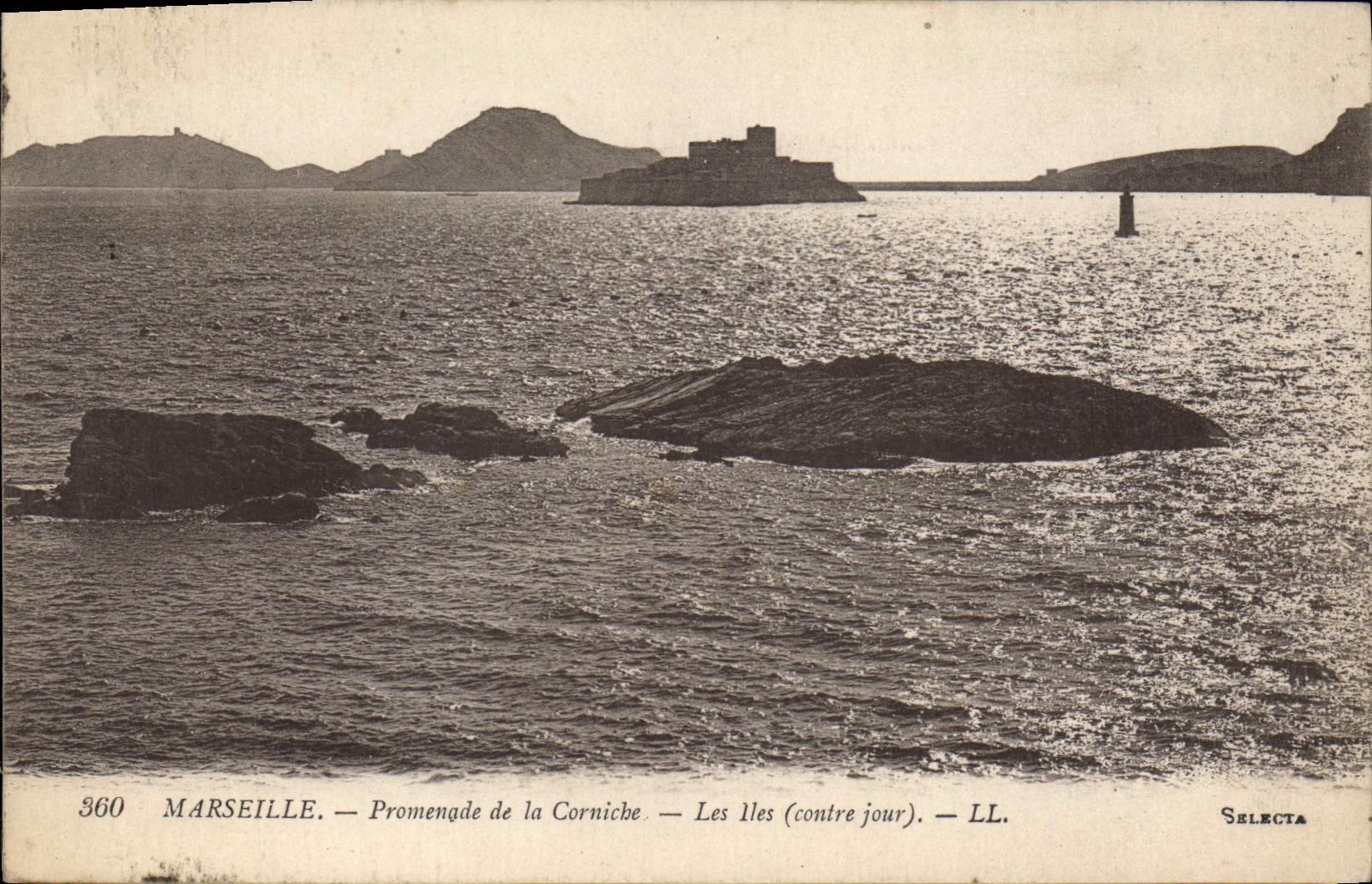CPA Marseille Promenade de la Corniche Les Iles (contre jour)
