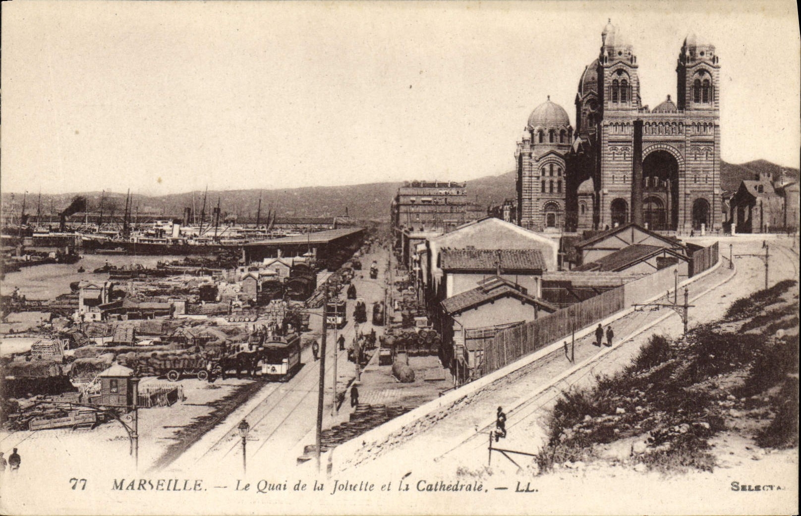 CPA Marseille Le Quai de la Joliette et la Cathedrale