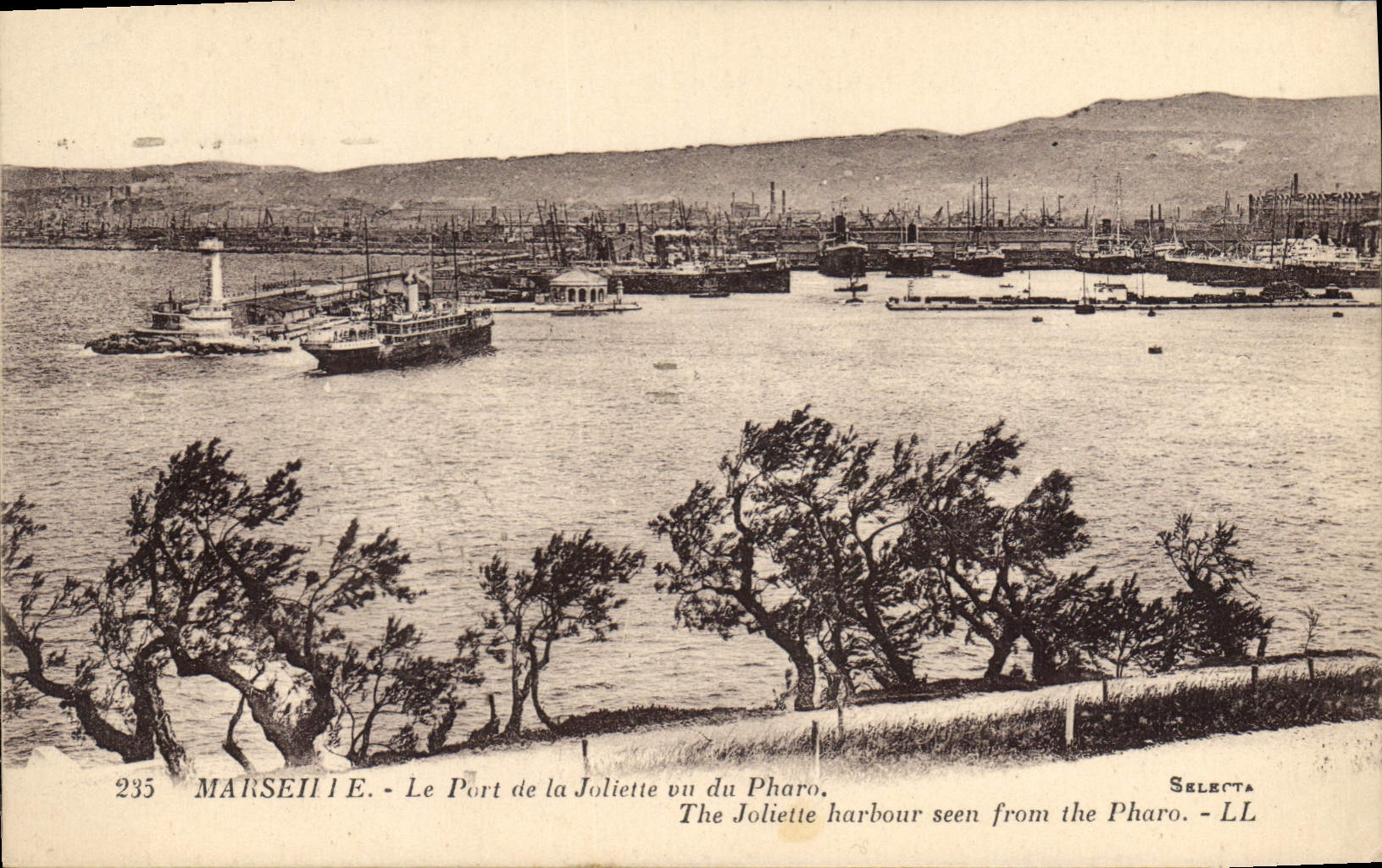 CPA Marseille Le Port de la Joliette vu du Pharo