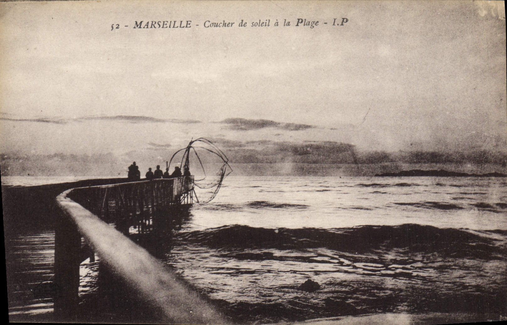 CPA Marseille Coucher de soleil a la Plage