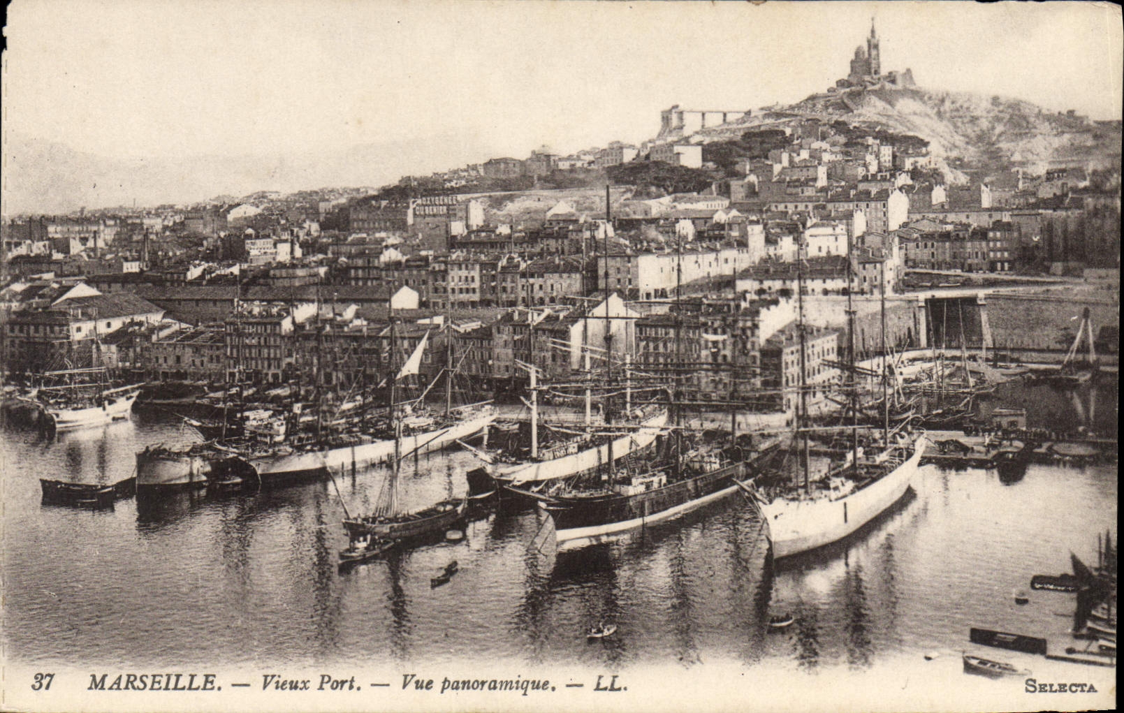 CPA Marseille Vieux Port Vue panoramique Bateaux