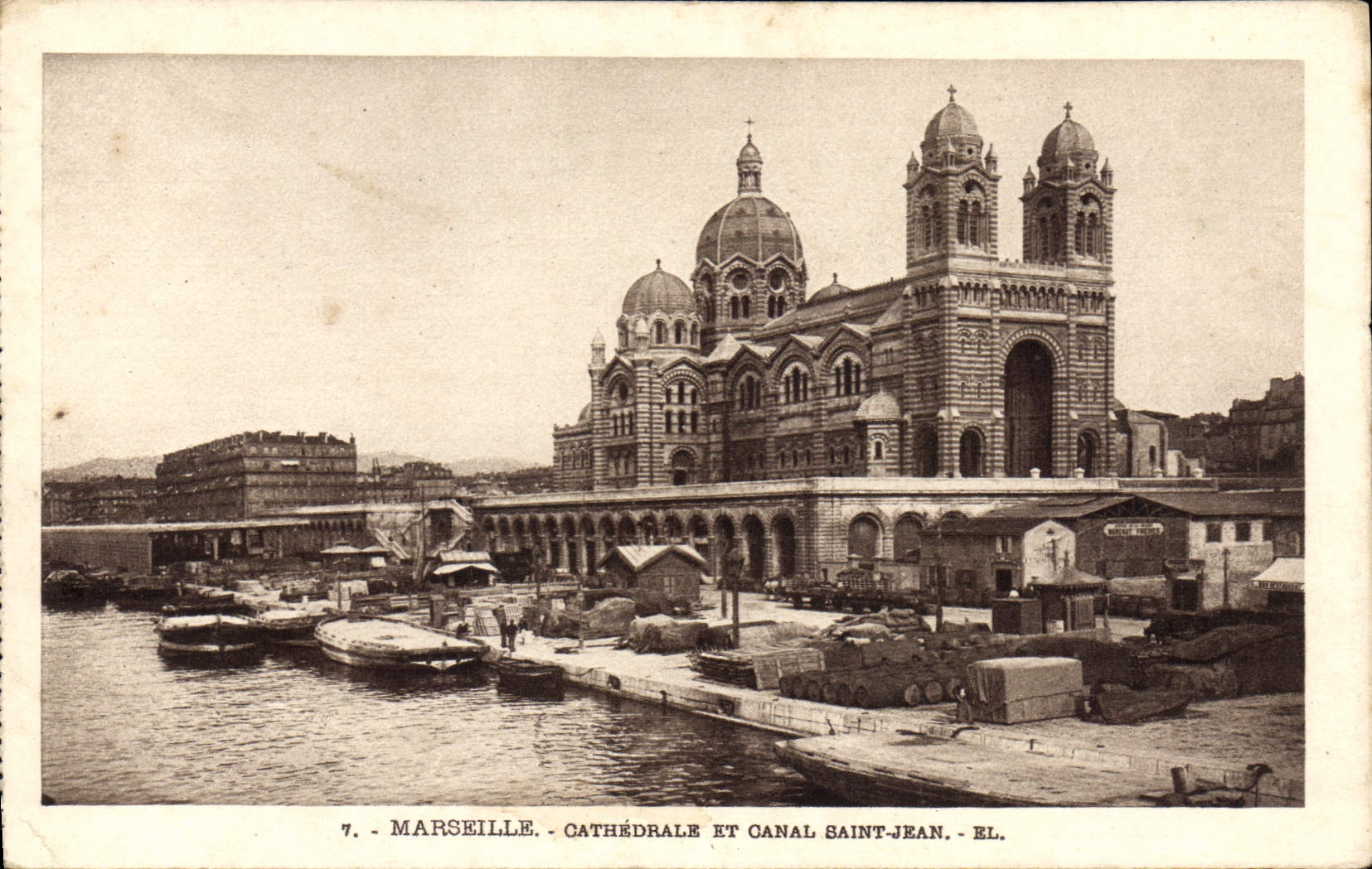 CPA Marseille Cathedrale et Canal Saint Jean