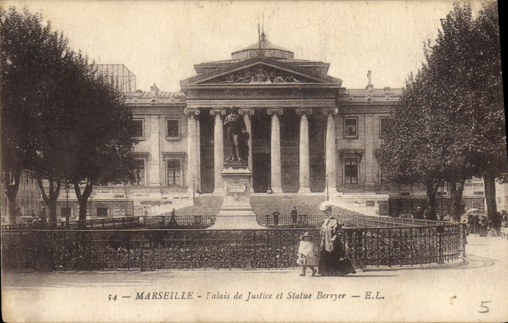 CPA Marseille Palais de Justice et Statue Berryer