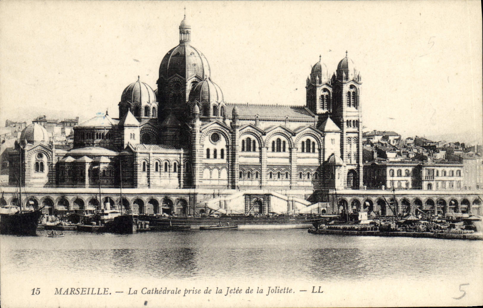 CPA Marseille La Cathedrale prise de la Jetee de la Joliette