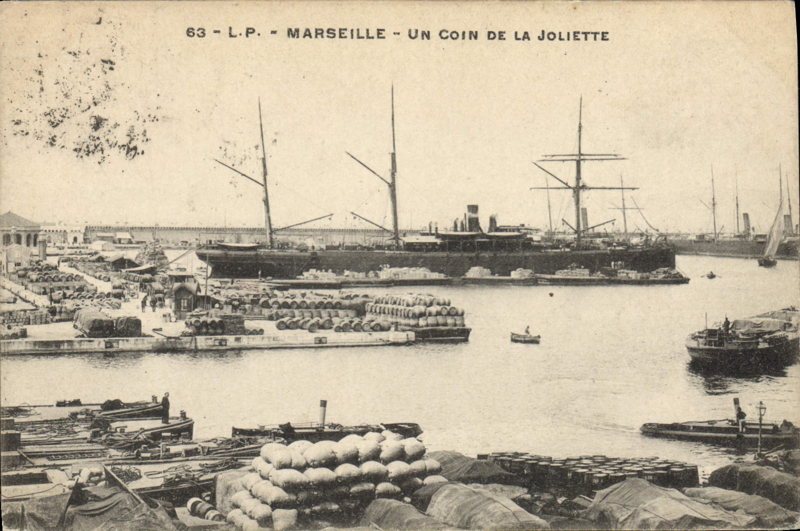 CPA Marseille Un Coin de la Joliette Bateaux