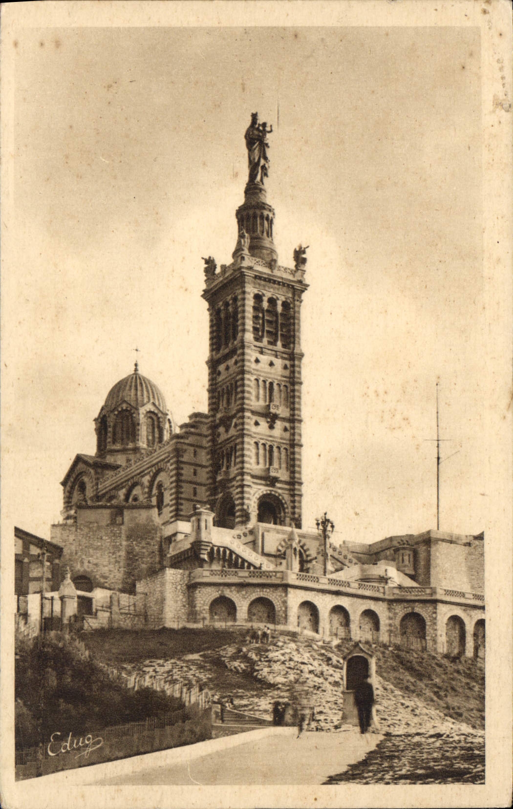 CPA Marseille La Basilique Notre Dame de la Garde