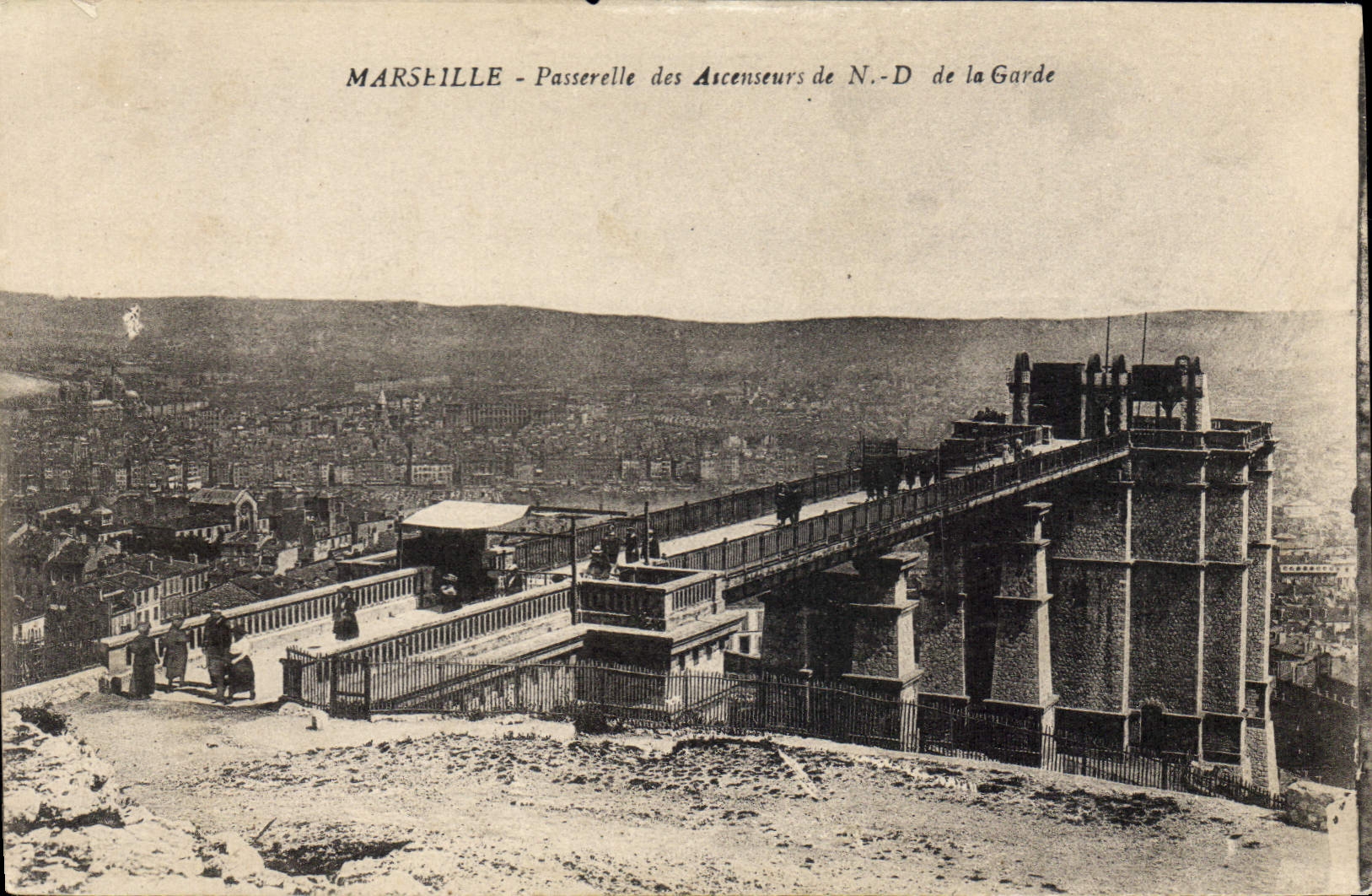 CPA Marseille Passerelle des Ascenseurs de N D de la Garde