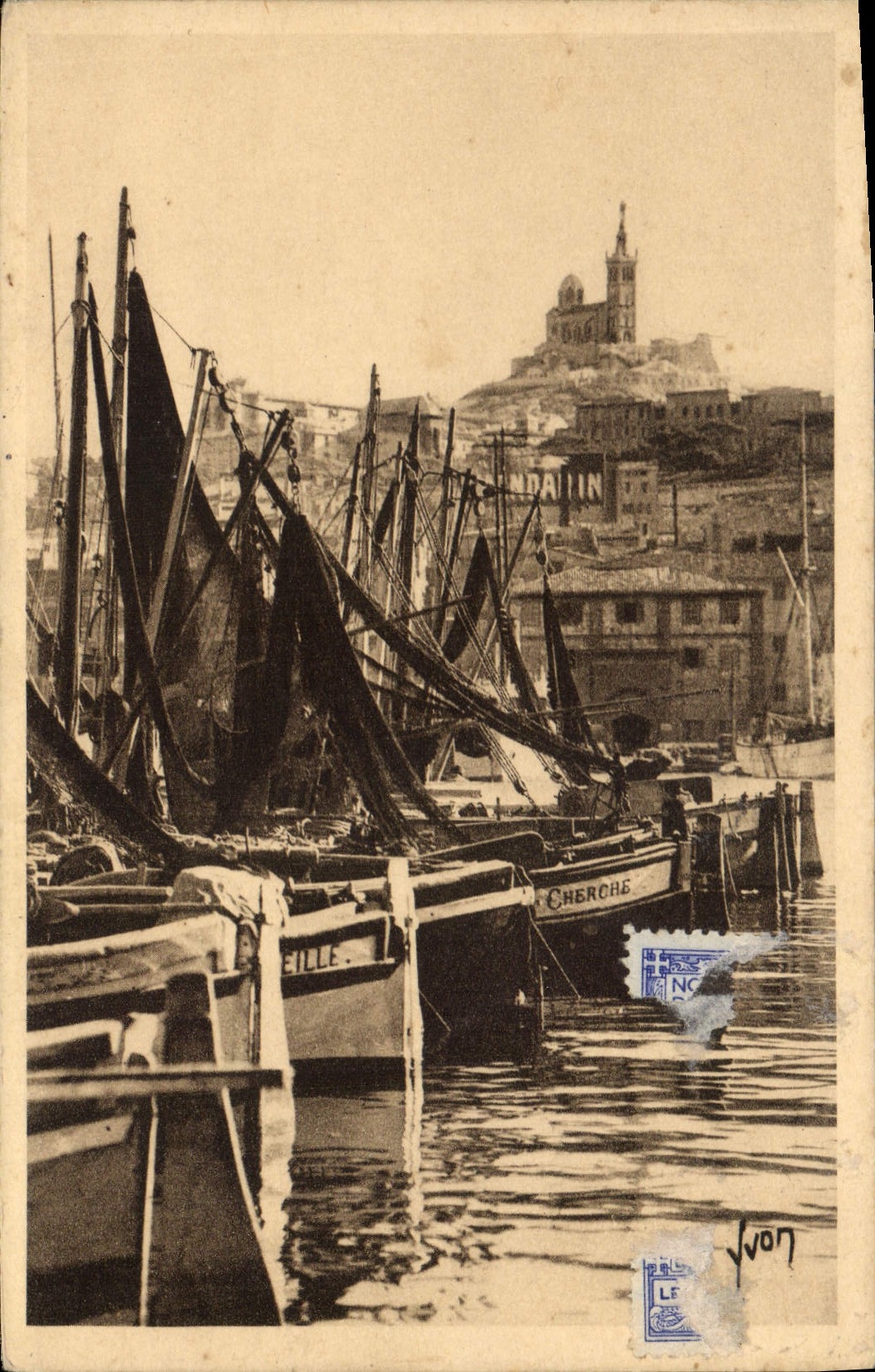 CPA Marseille (Bouches du Rhone) N D de la Garde vue du vieux port Bateaux