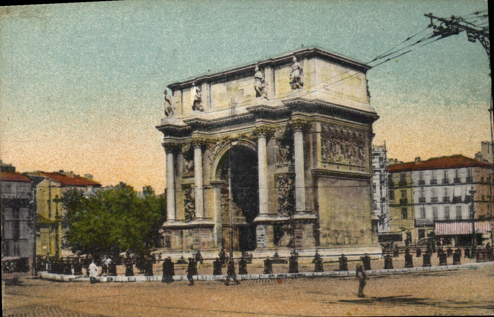 CPA Marseille La Place Jules Guesde et l'Arc de Triomphe