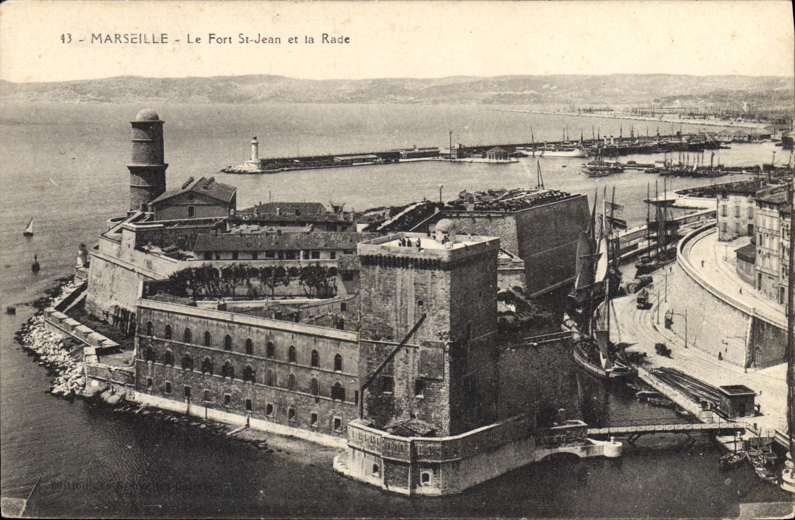 CPA Marseille Le Fort St Jean et la Rade